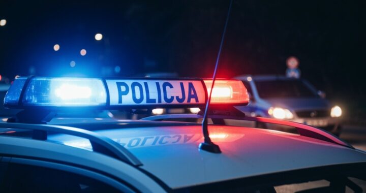 trzech-policjant--w-skierniewickiej-komendy-uhonor-auto-491